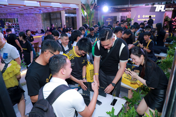 Kỷ Niệm 6 Năm Binance - Building Together