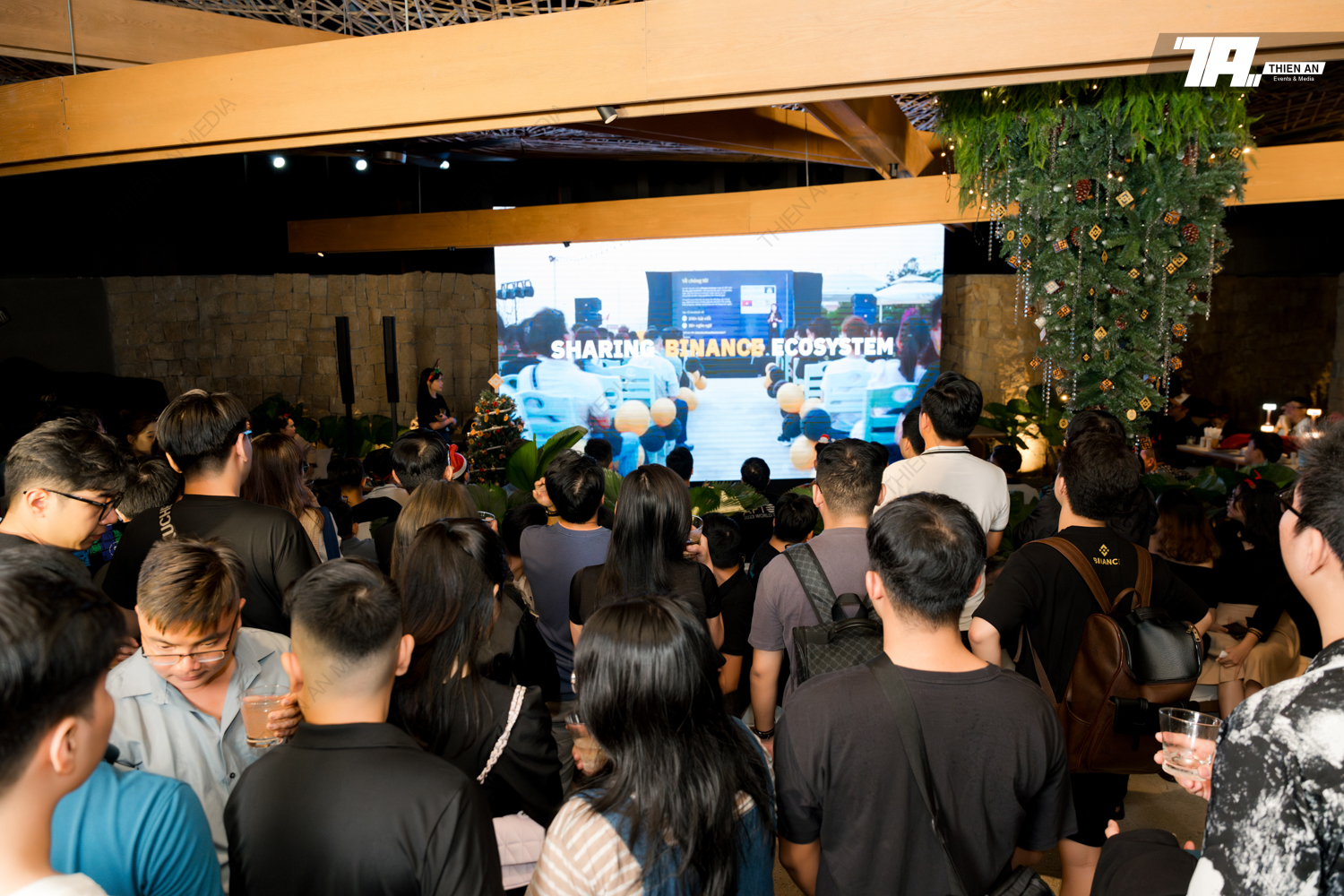 BINANCE VIET NAM - XMAS 2023