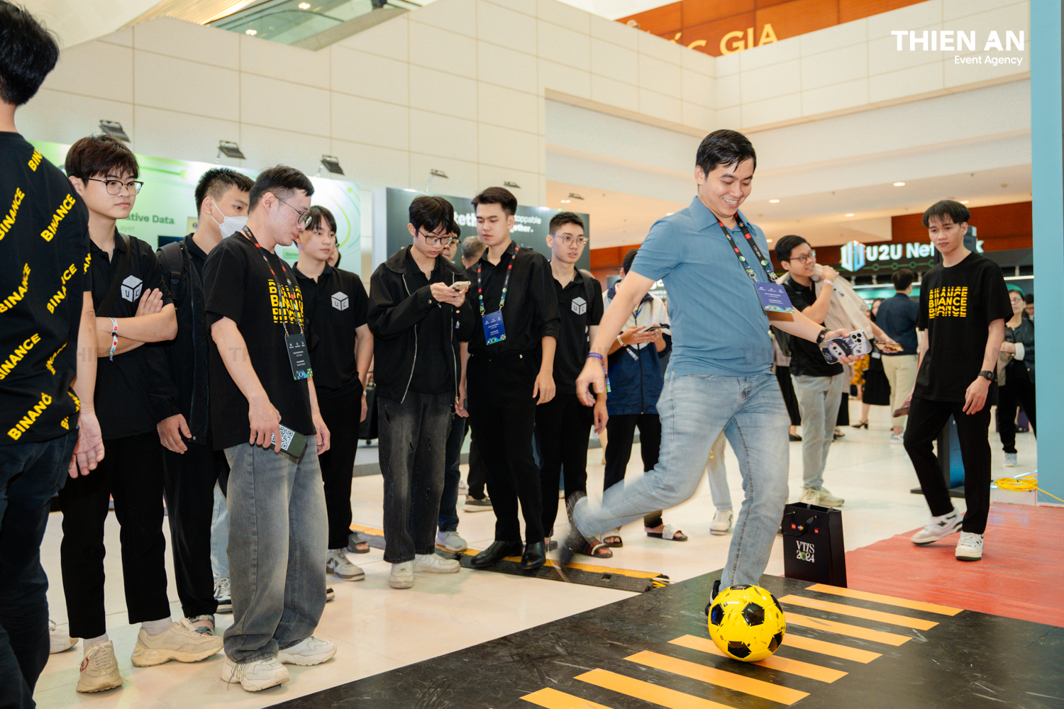 Booth Binance at VTIS 2024