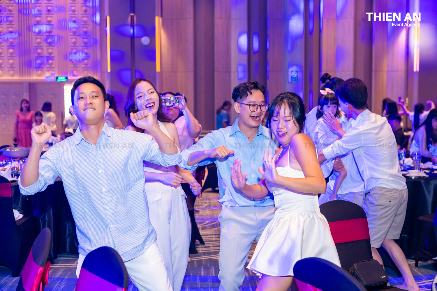 COMPANY TRIP ÁNH HỒNG FOOD GALA NIGHT: EM XINH SAY HI - ANH TRAI SAY FLY