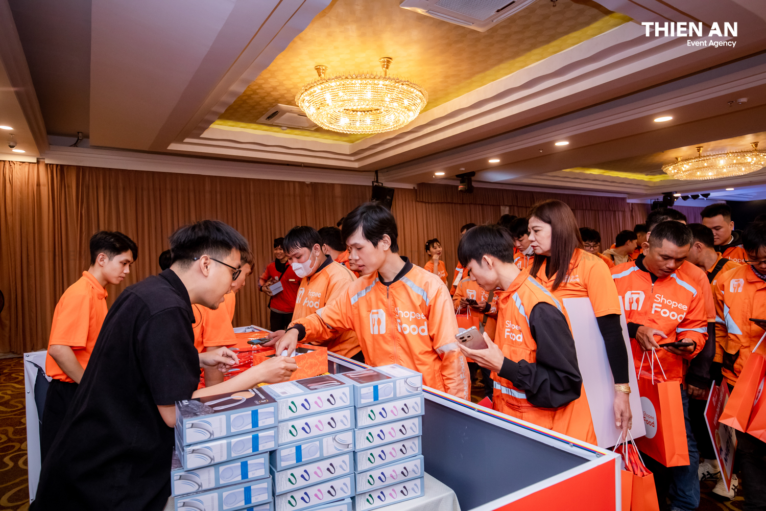 ShopeeFood Tri Ân Bác Tài -  Hành Trình Phố Cam Rực Rỡ