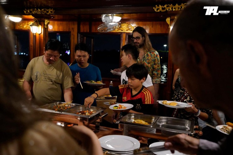 Tiệc Quốc Khánh 2.9 Trên Tàu Đông Dương