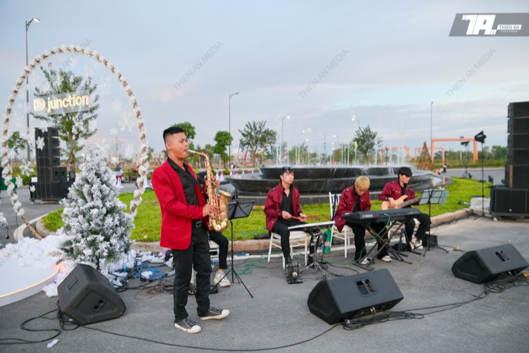 iDJunction - Giáng Sinh An Lành Ngập Tràn Yêu Thương