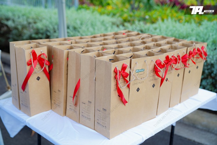 iDJunction - Giáng Sinh An Lành Ngập Tràn Yêu Thương