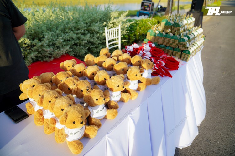 iDJunction - Giáng Sinh An Lành Ngập Tràn Yêu Thương