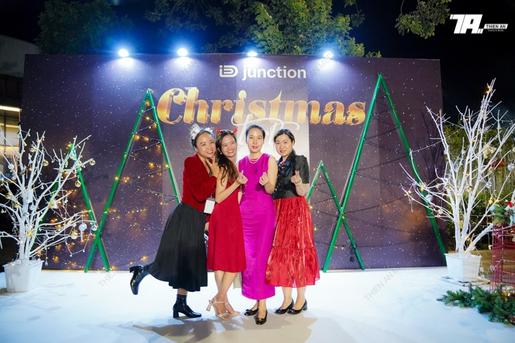 iDJunction - Giáng Sinh An Lành Ngập Tràn Yêu Thương